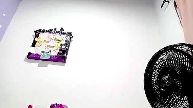 PetiteIvoryQueen19 online show from February 21, 9:04 pm