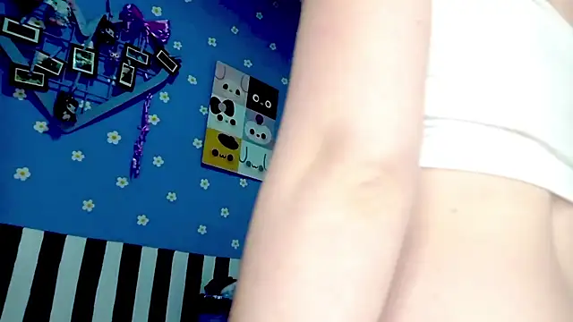 PetiteIvoryQueen19 online show from June 1, 12:23 am