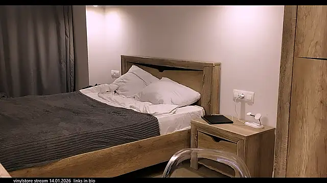 vinylstore online show from January 14, 3:50 pm