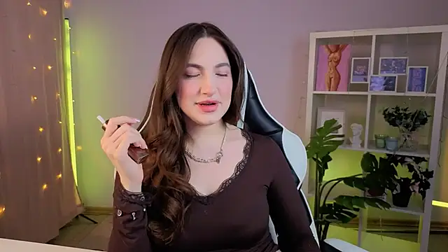 MelissaLovely  online show from March 18, 5:45 am