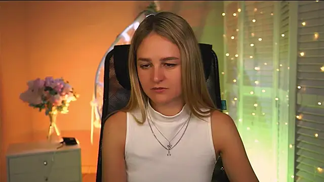 DeboraLarson online show from April 6, 3:17 am