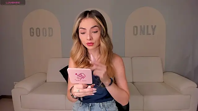StacyWoods online show from July 22, 11:55 am