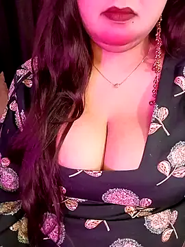 Suhanakhan00 online show from April 1, 5:43 pm