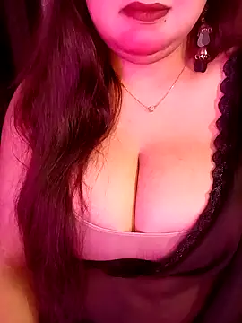 Suhanakhan00 online show from April 4, 10:14 am