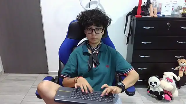 thomascooper7 online show from March 18, 12:48 am