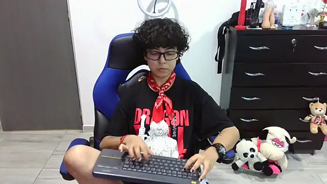 thomascooper7 online show from March 27, 7:47 pm