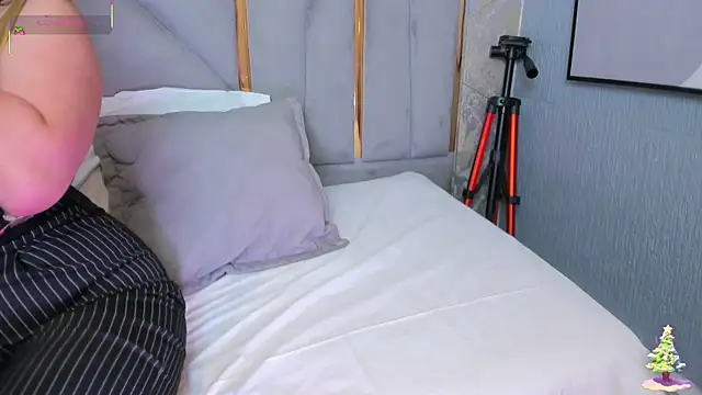 KimDevinne online show from December 23, 2:37 am