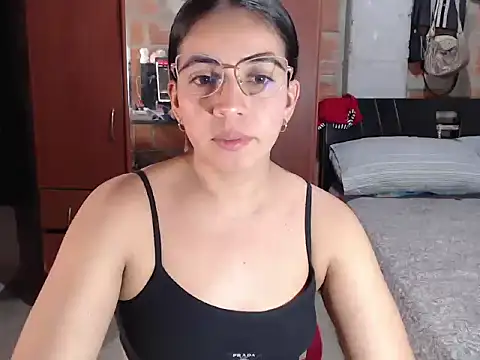 Snapshot of anngela01 chatting on October 3, 2:38 am anngela01 online show from October 3, 2:38 am