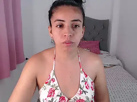 Snapshot of anngela01 chatting on October 28, 5:35 am anngela01 online show from October 28, 5:35 am