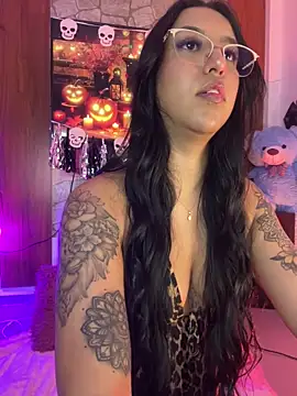 Snapshot of Tamara_Roberts1 chatting on October 4, 11:20 pm Tamara Roberts1 online show from October 4, 11:20 pm