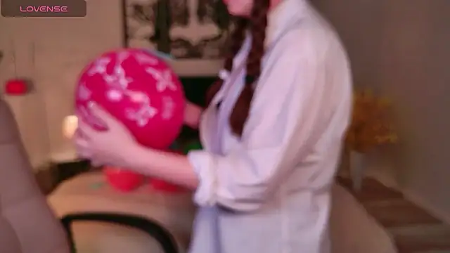 DaniellaLovely online show from October 31, 12:20 pm