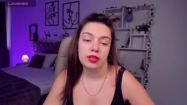 DaniellaLovely online show from October 5, 11:15 am