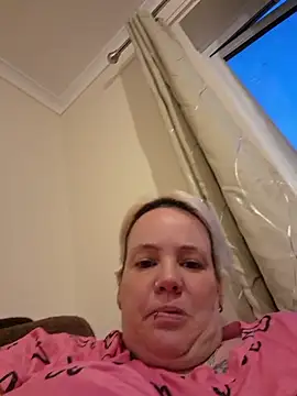 Bigbustedcurvylady online show from May 15, 8:11 pm