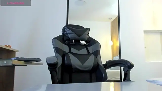 alma fenix online show from December 17, 1:04 pm