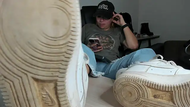 alma fenix online show from March 27, 8:26 am