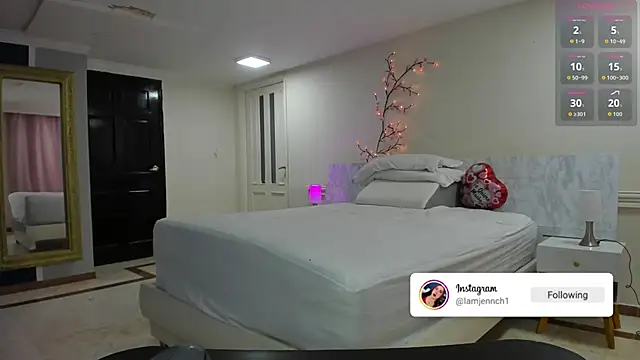 charolbruce 1 online show from February 21, 11:55 am