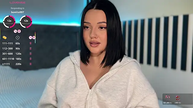 Li Amelie  online show from December 4, 3:35 pm