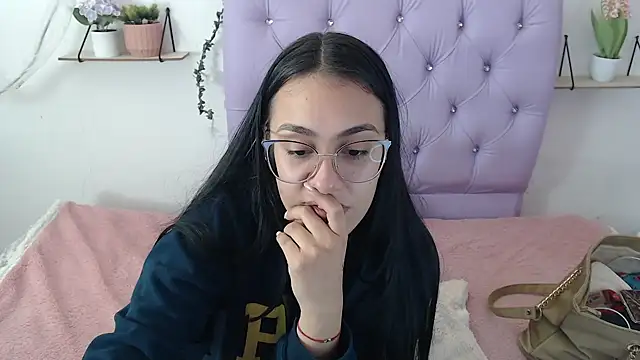 Freyja 01 online show from September 19, 9:36 pm