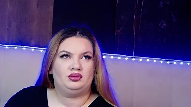 MelanieBrownn online show from February 7, 7:12 am