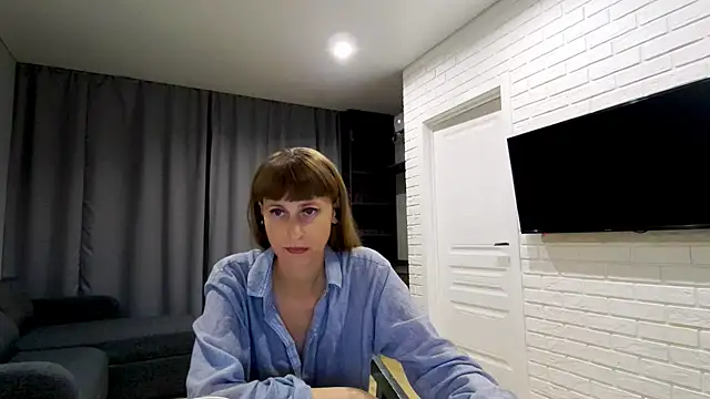 Daniella Lorente online show from July 5, 7:30 pm