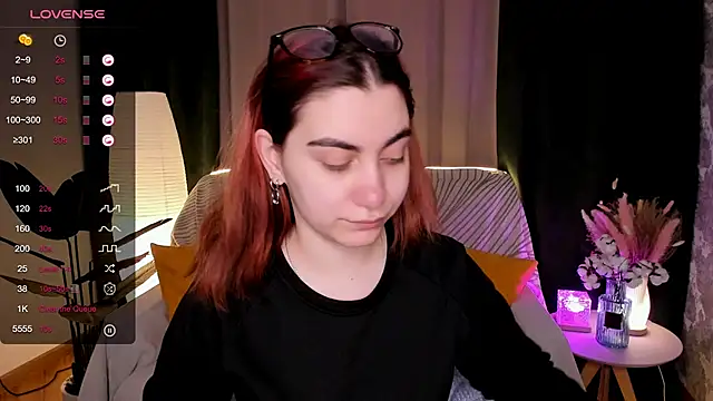 hannacheekss  online show from March 13, 2:35 am