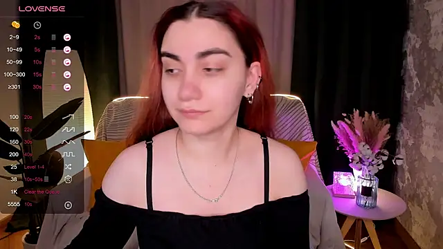 hannacheekss  online show from February 18, 2:10 am