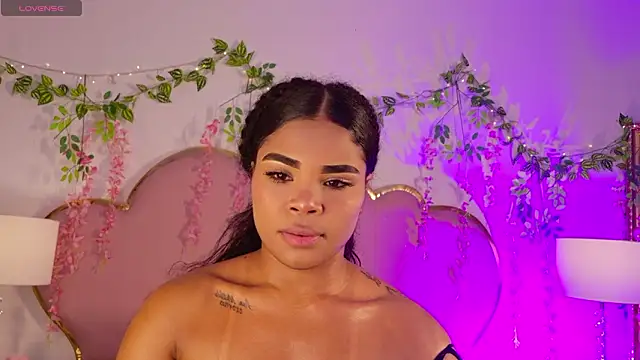 NahiaraReina online show from March 5, 1:51 pm