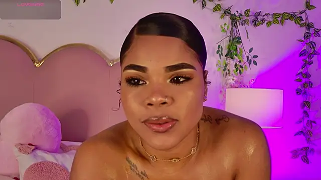 NahiaraReina online show from May 23, 2:04 pm