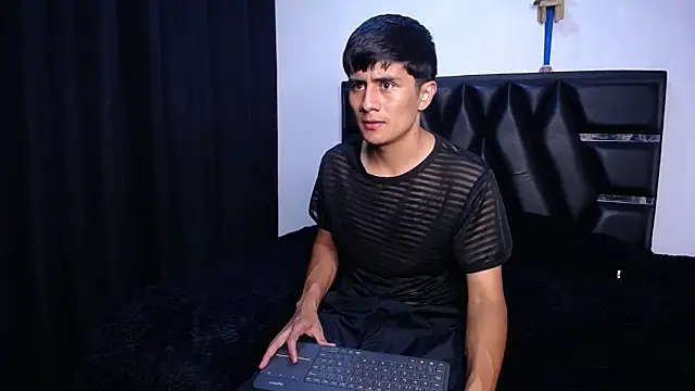 Fernandoo Oficial online show from March 26, 4:20 pm