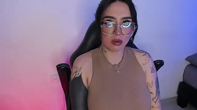 Snapshot of AnnikaMerliahh_ chatting on October 8, 3:33 am AnnikaMerliahh online show from October 8, 3:33 am