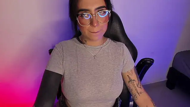 Snapshot of AnnikaMerliahh_ chatting on October 16, 4:37 am AnnikaMerliahh online show from October 16, 4:37 am