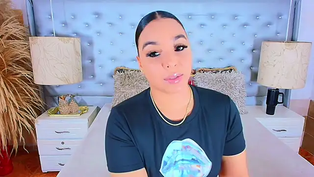 EileenBenzon online show from December 3, 5:26 pm