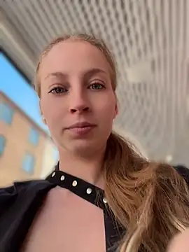 Hr Fru Olsen online show from April 24, 4:32 pm