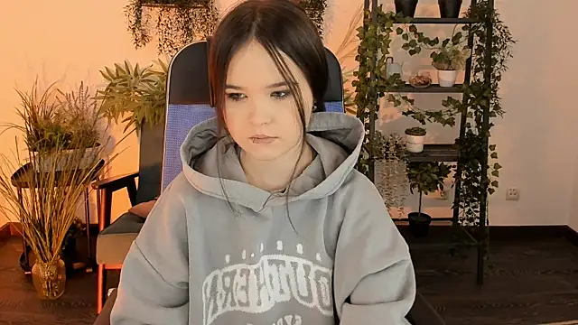 Elainebeness online show from December 14, 10:26 pm