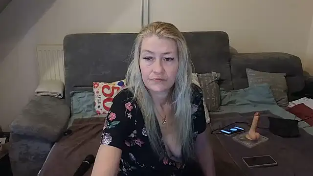 lisalustjouw online show from January 13, 10:52 am