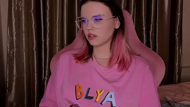 HanaMitsuri online show from January 11, 9:31 pm