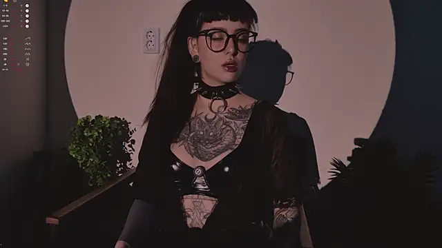 MichaellaMoon online show from December 2, 5:59 pm