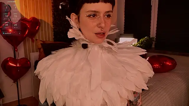 MichaellaMoon online show from February 14, 7:05 pm