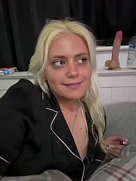 Blondiee3088 online show from September 15, 3:59 am