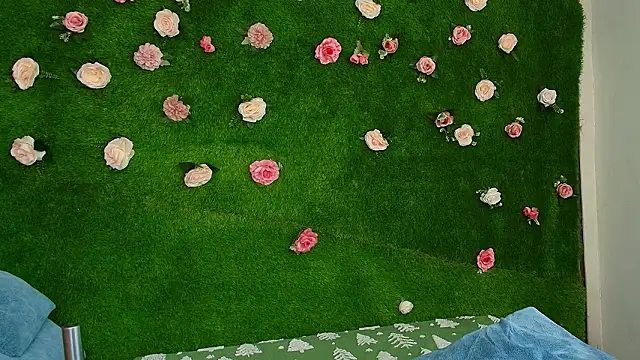 Huge Titties  online show from February 22, 6:47 am