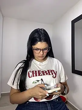 kimberlyhills1 online show from October 11, 5:23 am