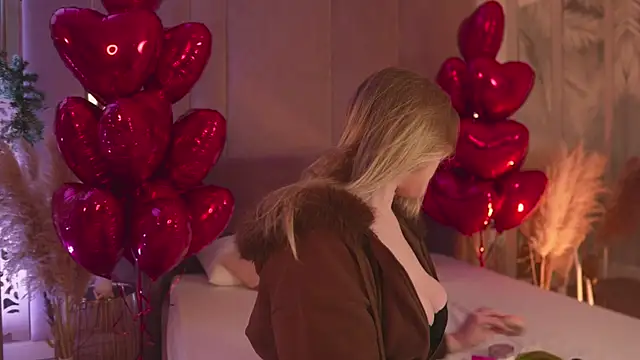 Smiley Mia online show from February 12, 5:09 am