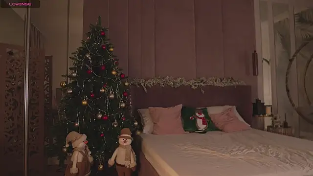 Smiley Mia online show from December 14, 5:02 am