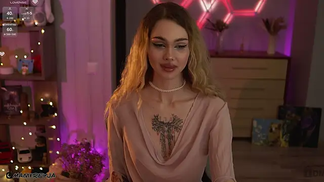 ManiFreyja online show from November 3, 7:18 pm