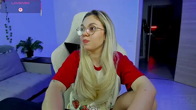 whoa-hoa-hoa-hoa-hoa online show from November 28, 3:37 pm