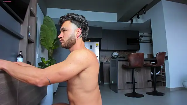 Maximo Marcelo online show from December 18, 11:59 am