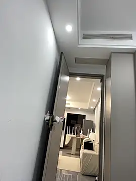 xyebobs online show from April 4, 2:49 pm