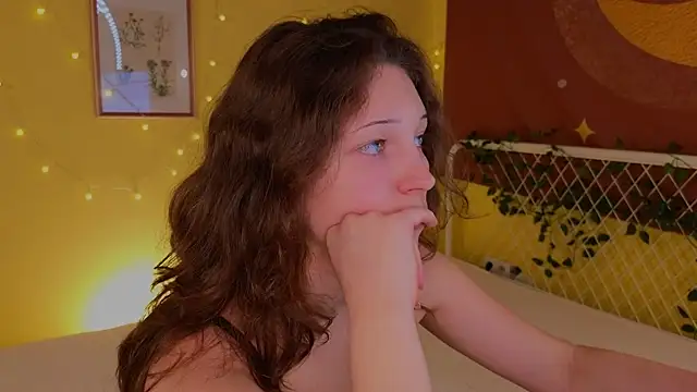 lea belle  online show from October 6, 6:45 pm