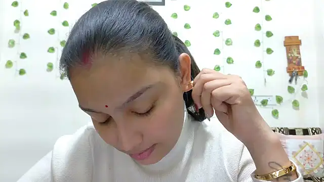 Aleena Rai online show from November 6, 8:04 pm