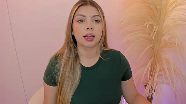 thaliafox  online show from April 16, 7:24 pm